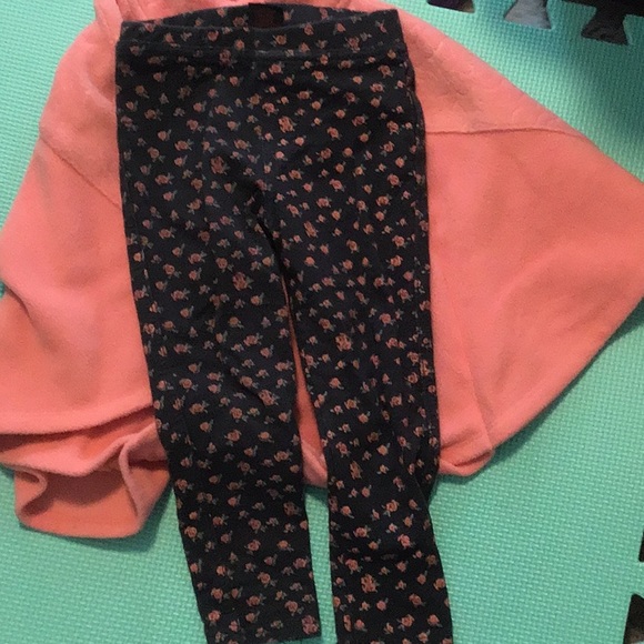 Cape and pant set - Picture 4 of 7